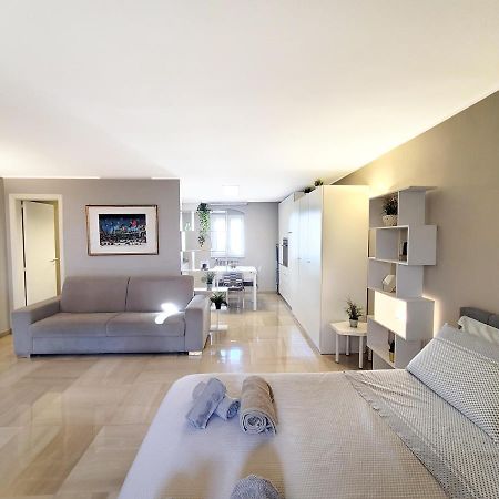 Penthouse In The Heart Of Bari With Terrace Appartement Buitenkant foto